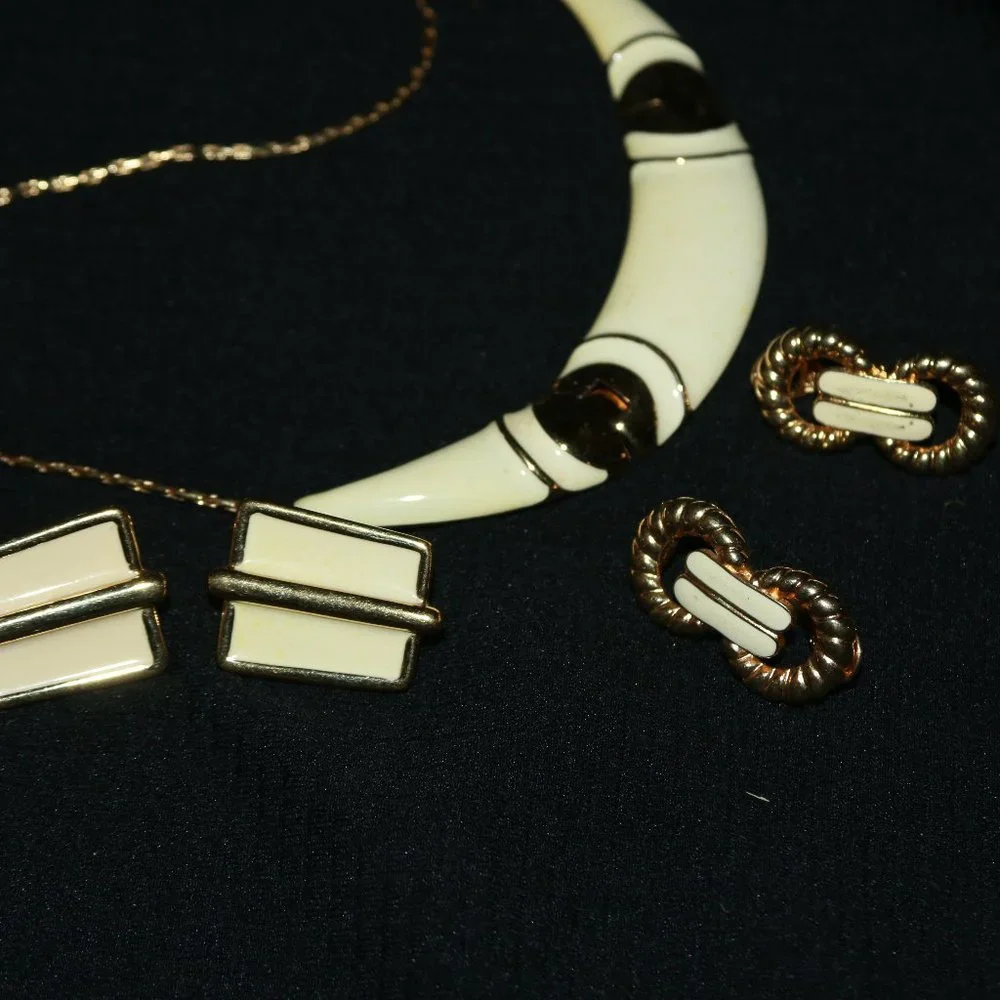 Monet jewelry set